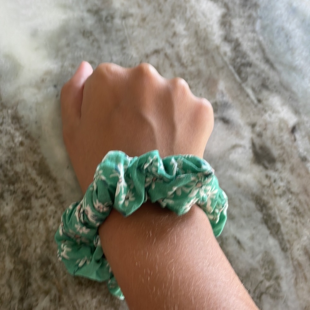 Teal flower scrunchie - Picture 4 of 4